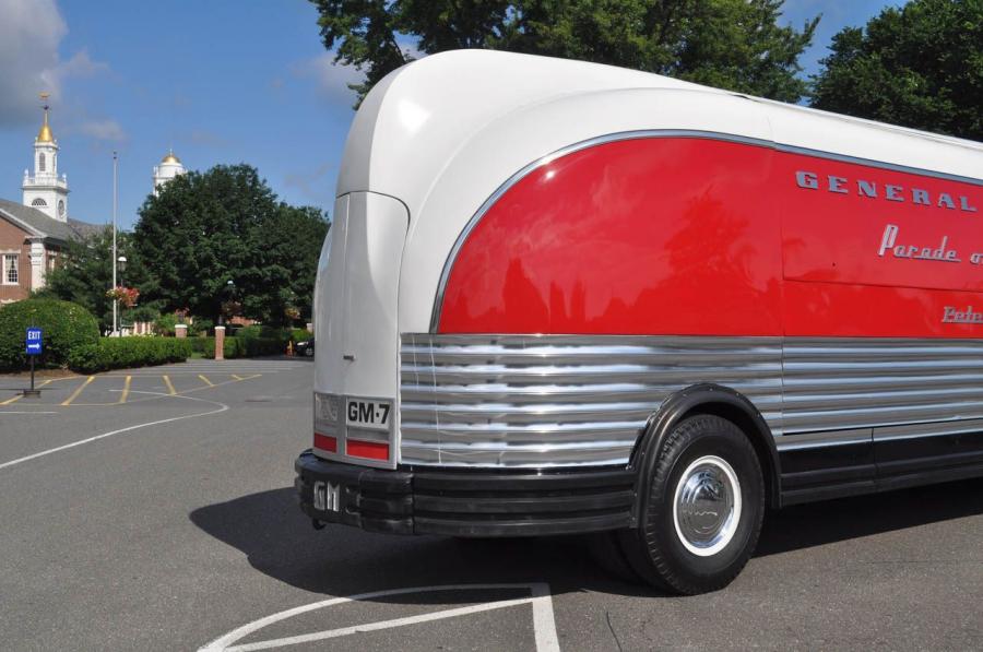 Детали экстерьера GM Futurliner 1940 года  (фото 21 из 66)